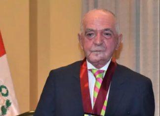 José María Chema Salcedo recibiendo un reconocimiento por su trayectoria