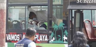 Sicarios asesinan a mujer dentro de bus