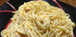 Tallarines con huevo en jamón y queso