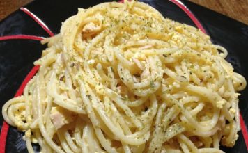 Tallarines con huevo en jamón y queso