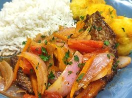 bistec encebollado
