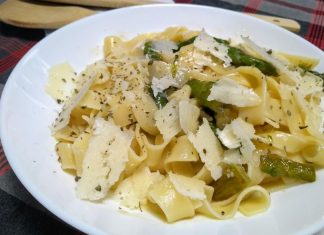 Sabrosa pasta con espárragos pasta con espárragos