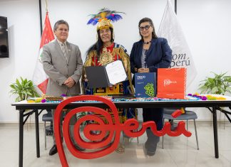 PROMPERÚ otorga la Marca Perú al artista César Villalobos por su destacada trayectoria cultural