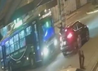 Balearon bus en Carabayllo