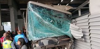 Bus del Metropolitano se estrelló en Vía Expresa