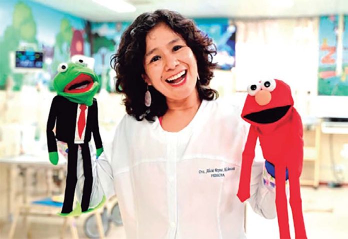 Doctoras celebran Día de la Madre en el INSN