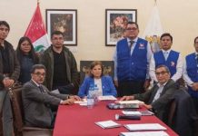 Estudiantes de UNMSM levantan toma de campus Estudiantes y autoridades de la San Marcos, junto a miembros de la Defensoría del Pueblo, acordaron ayer martes levantar la toma del campus