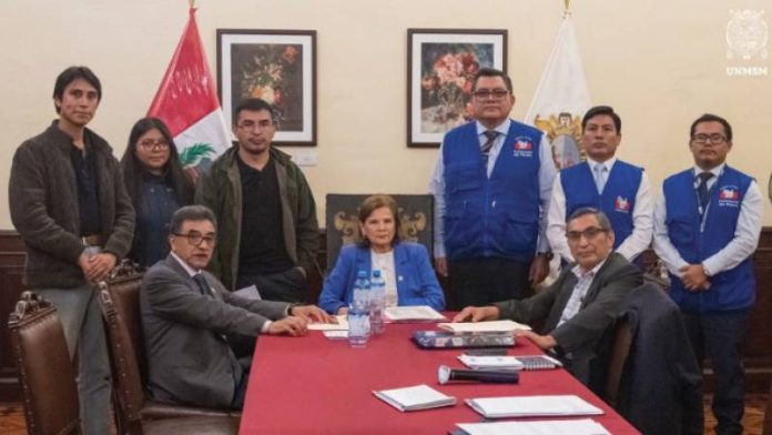 Estudiantes y autoridades de la San Marcos, junto a miembros de la Defensoría del Pueblo, acordaron ayer martes levantar la toma del campus Estudiantes y autoridades de la San Marcos, junto a miembros de la Defensoría del Pueblo, acordaron ayer martes levantar la toma del campus