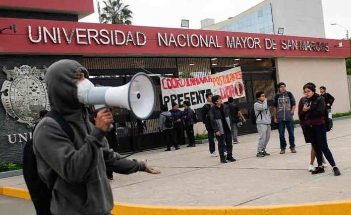 Estudiantes y docentes de la UNMSM, en el marco del 475 aniversario desde su creación, tomaron la Ciudad Universitaria