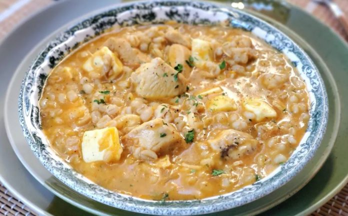Guiso espesado de trigo con pollo