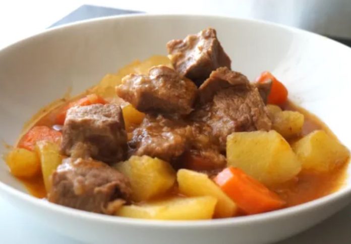 Jugoso estofado de ternera con papas