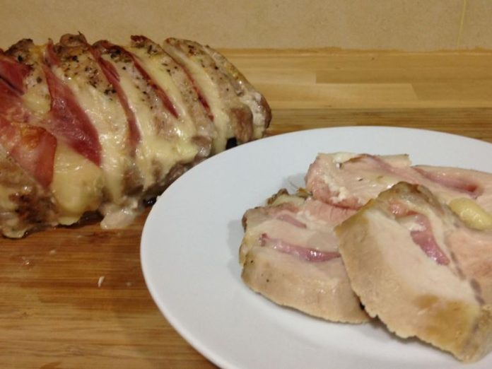 Lomo de cerdo relleno con tocino y queso