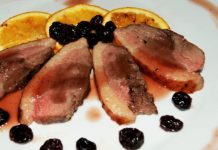 Pechuga de pato en salsa de arándanos