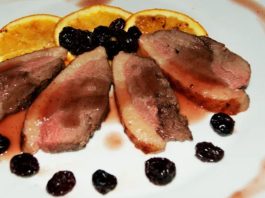 Pechuga de pato en salsa de arándanos