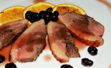 Pechuga de pato en salsa de arándanos