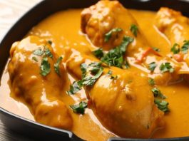 Pollo dorado en salsa española