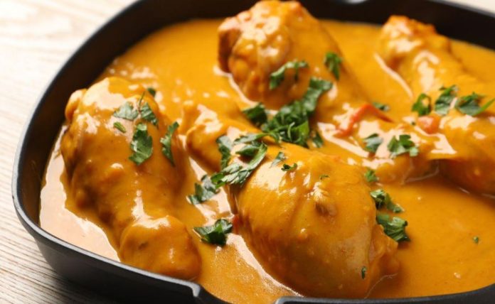 Pollo dorado en salsa española