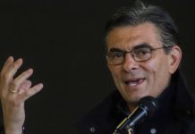 Busca acercarse a manifestantes Rodrigo Paz