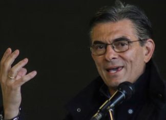 Busca acercarse a manifestantes Rodrigo Paz