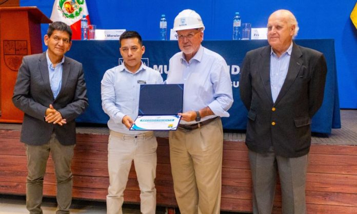 Surco otorga certificados de higiene a restaurantes