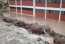 Tubería inundó cole Fe y Alegría de SJL