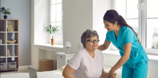 Cómo mover a un paciente en cama para no causarle lesiones lumbares Cómo mover a un paciente