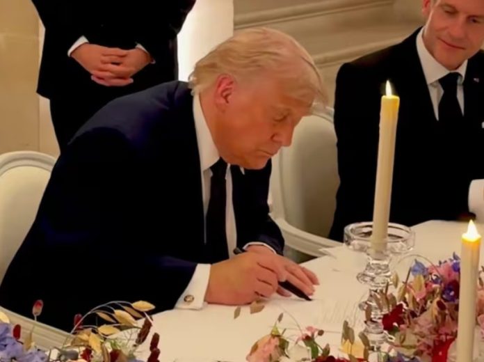 Donald Trump firmó acuerdo con Irán