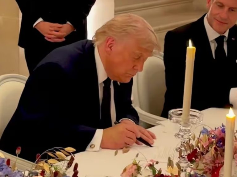 Donald Trump firmó acuerdo con Irán