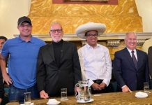 El candidato Roberto Sánchez, se presentó en conferencia de prensa junto a Alfonso López Chau, Ricardo Belmont y George Forsyth