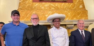 El candidato Roberto Sánchez, se presentó en conferencia de prensa junto a Alfonso López Chau, Ricardo Belmont y George Forsyth