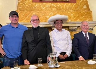 El candidato Roberto Sánchez, se presentó en conferencia de prensa junto a Alfonso López Chau, Ricardo Belmont y George Forsyth