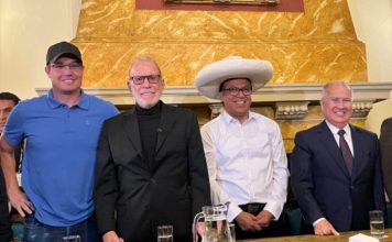 El candidato Roberto Sánchez, se presentó en conferencia de prensa junto a Alfonso López Chau, Ricardo Belmont y George Forsyth