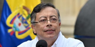 Petro suspendido como presidente Gustavo Petro