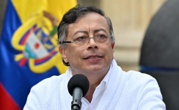 Petro suspendido como presidente Gustavo Petro