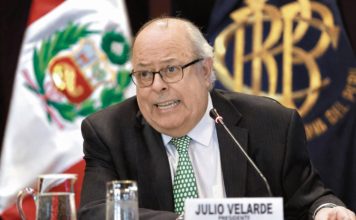 Julio Velarde Flores