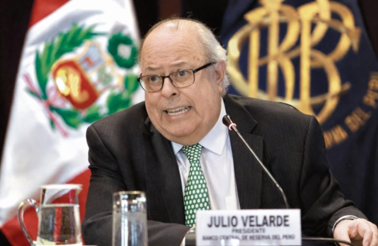 Julio Velarde Flores