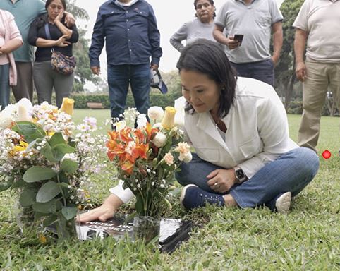 Keiko Fujimori visitó tumba de Alberto Fujimori Keiko Fujimori visitó tumba de Alberto Fujimori