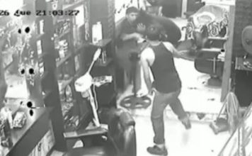 Lo detienen por agredir a barberos Lo detienen por agredir a barberos