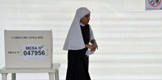 Monjita acudió a para cumplir su deber cívico en las Elecciones 2026