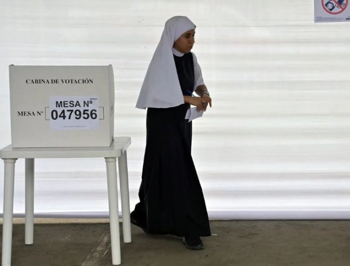 Monjita acudió a para cumplir su deber cívico en las Elecciones 2026 Monjita acudió a para cumplir su deber cívico en las Elecciones 2026