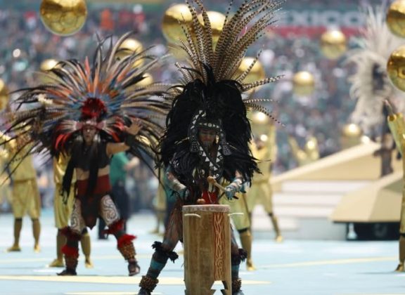 Mostraron lo típico de la indumentaria azteca