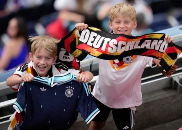 Niños alemanes felices por la goleada