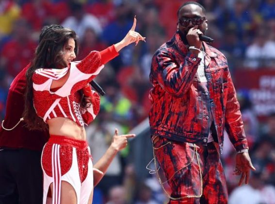 Nora Fatehi y Sanjoy cantaron en la ceremonia