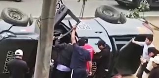 Patrullero se vuelca con policías en San Juan de Miraflores