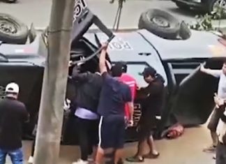 Patrullero se vuelca con policías en SJM Patrullero se vuelca con policías en San Juan de Miraflores