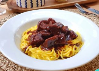 tallarines con salsa a la huancaína