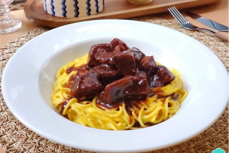 tallarines con salsa a la huancaína