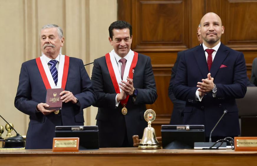 60 senadores juraron en retorno a la bicameralidad