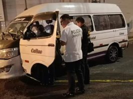Acribillan sin piedad a conductora de combi