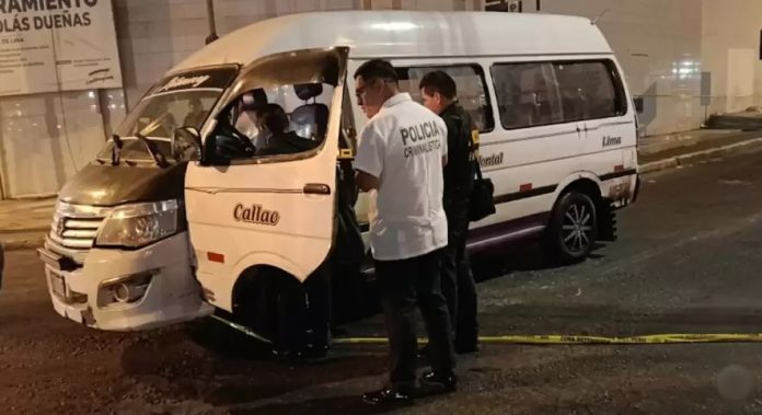 Acribillan sin piedad a conductora de combi Acribillan sin piedad a conductora de combi